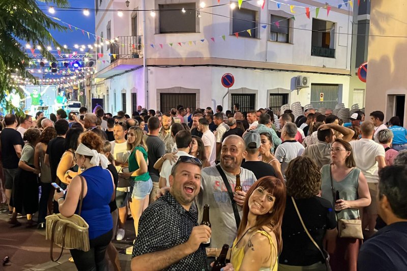 La benedicció del pa benet a l’ermita i el   La benedicció del pa benet a l’ermita i el