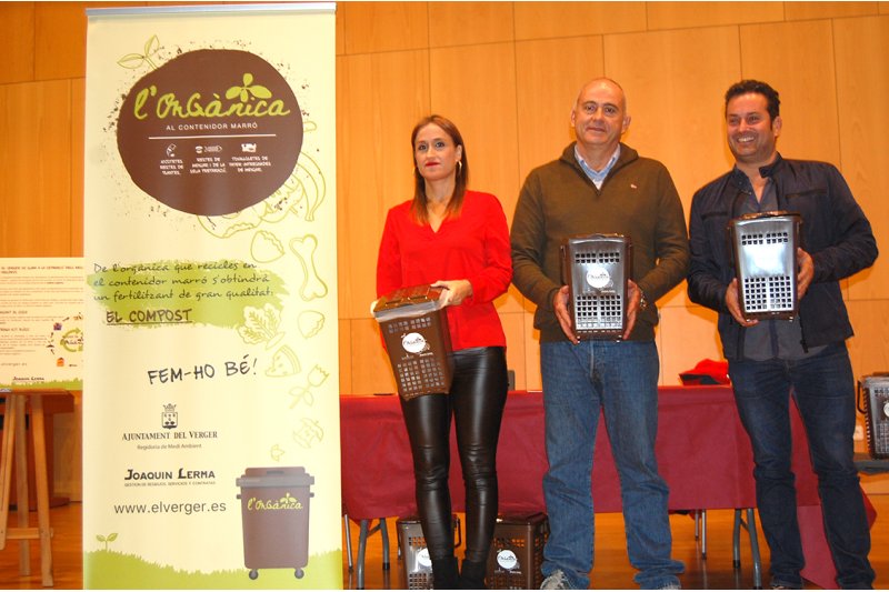 El Verger habilita un nou contenidor per a propiciar la recollida selectiva de matèria orgànica El Verger habilita un nou contenidor per a propiciar la recollida selectiva de matèria orgànica