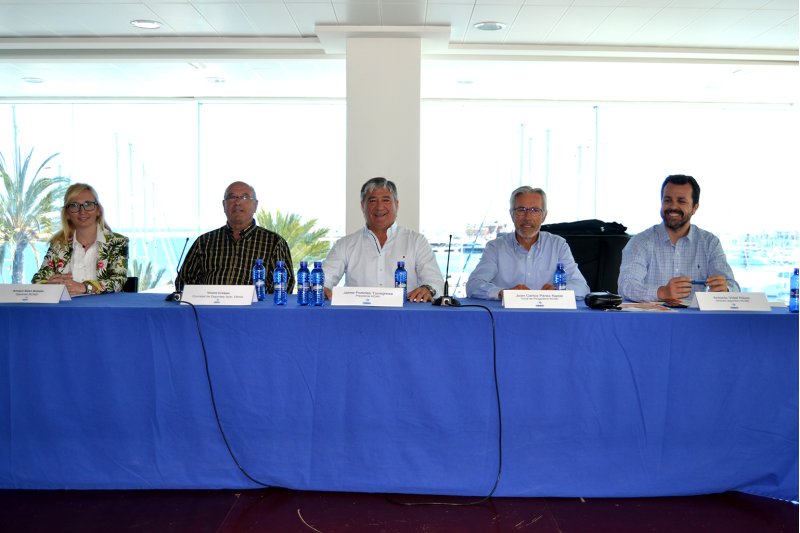 Kayak de Mar: La segunda prueba de la liga autonómica se disputa en Dénia Kayak de Mar: La segunda prueba de la liga autonómica se disputa en Dénia