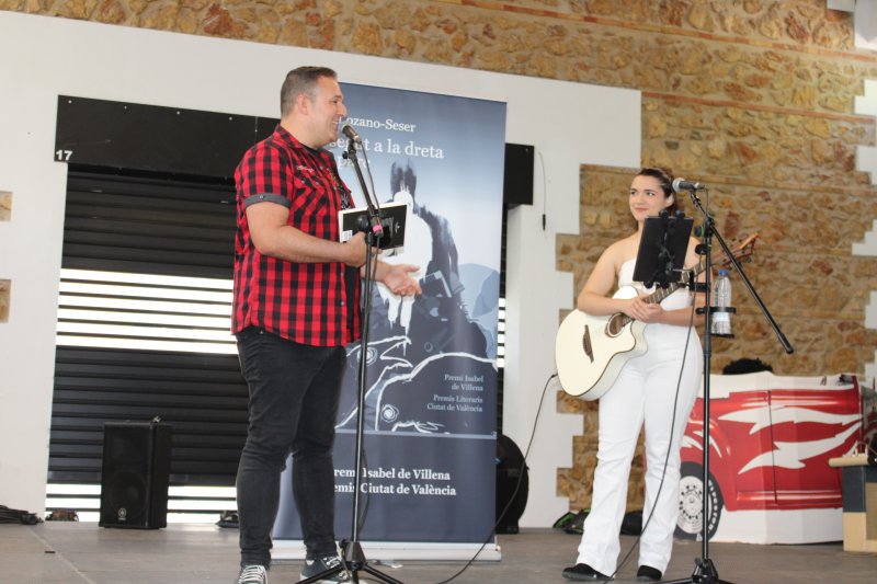 La Fira del Llibre d’Ondara potència el mon de la literatura infantil com a element formatiu amb contacontes, música i presentacions  La Fira del Llibre d’Ondara potència el mon de la literatura infantil com a element formatiu amb contacontes, música i presentacions