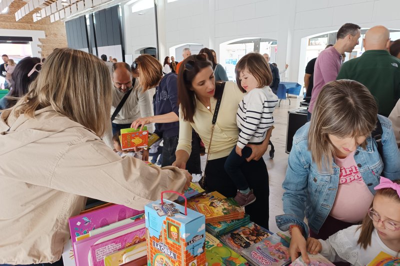 La Fira del Llibre d’Ondara potència el mon de la literatura infantil com a element formatiu amb contacontes, música i presentacions  La Fira del Llibre d’Ondara potència el mon de la literatura infantil com a element formatiu amb contacontes, música i presentacions