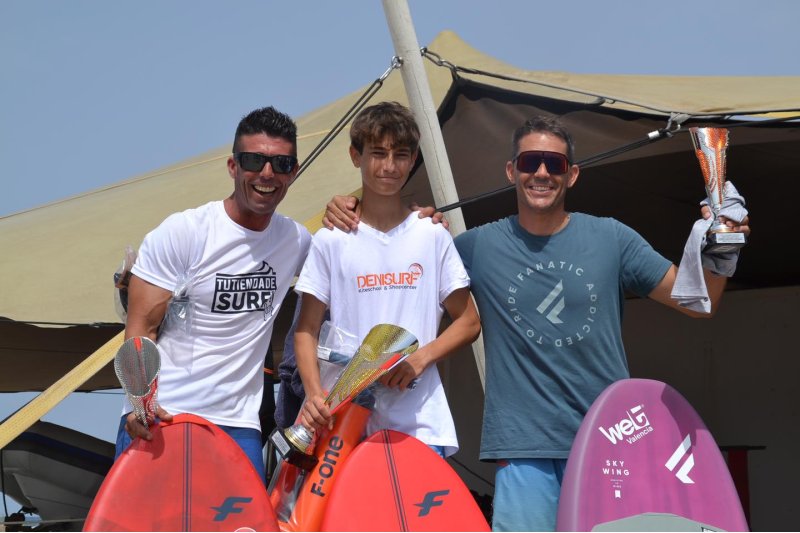 Hugo Ferrer vence en el Open WingFoil Autonómico 2022 organizado en Marina El Portet de Dénia Hugo Ferrer vence en el Open WingFoil Autonómico 2022 organizado en Marina El Portet de Dénia