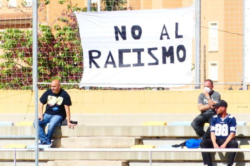 El Dénia denuncia el racismo… mientras su entorno se mofa e insulta al Pego El Dénia denuncia el racismo… mientras su entorno se mofa e insulta al Pego