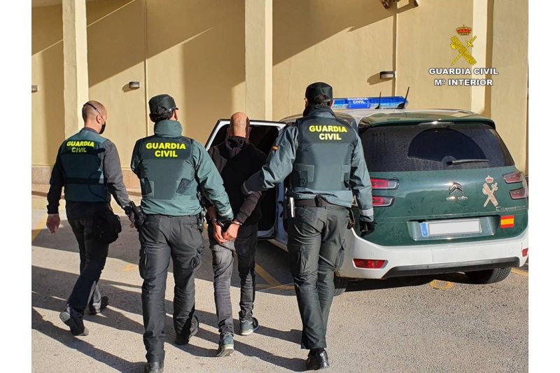 La Guardia Civil detiene a un hombre por robos en vehículos  La Guardia Civil detiene a un hombre por robos en vehículos