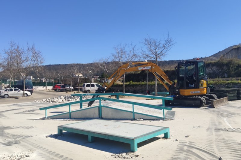 La avenida de acceso a Benitatxell por la carretera de Xàbia tendrá más arbolado y ajardinamiento, y renueva su zona infantil y skatepark La avenida de acceso a Benitatxell por la carretera de Xàbia tendrá más arbolado y ajardinamiento, y renueva su zona infantil y skatepark
