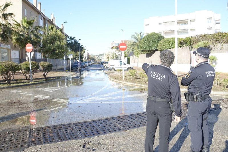 El Arenal de Xàbia se recupera tras las inundaciones de la gota fría El Arenal de Xàbia se recupera tras las inundaciones de la gota fría