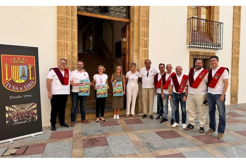 La Tuna de Xàbia celebra su treinta aniversario con una actuación en la Plaça de l’Església La Tuna de Xàbia celebra su treinta aniversario con una actuación en la Plaça de l’Església