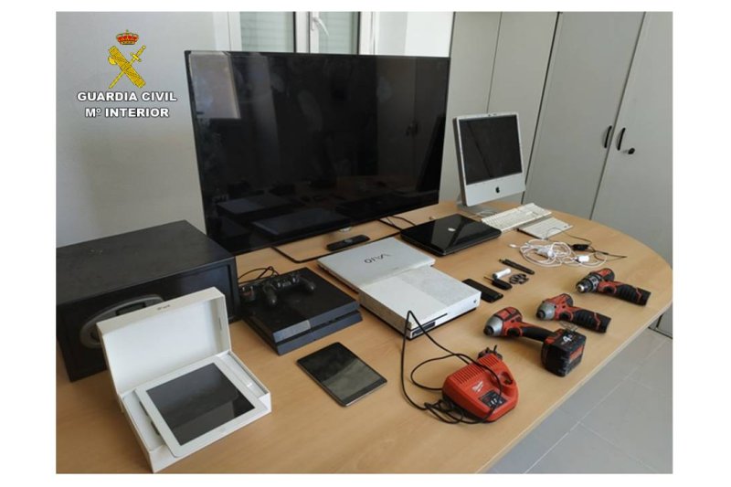 Cinco personas detenidas por robos en casas de Moraira  Cinco personas detenidas por robos en casas de Moraira