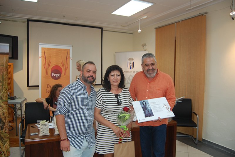 L’arròs de les estreles homenatja a deu cuineres de Pego per a visualitzar la tasca de les dones com artífexs de la continuïtat de la tradició gastronòmica local L’arròs de les estreles homenatja a deu cuineres de Pego per a visualitzar la tasca de les dones com artífexs de la continuïtat de la tradició gastronòmica local
