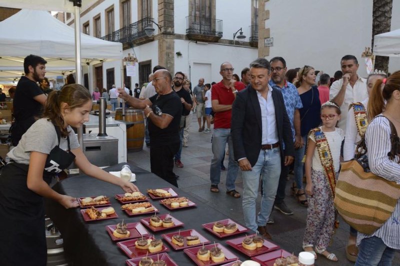 Gran ambiente en el arranque del Tapeo en Xàbia Gran ambiente en el arranque del Tapeo en Xàbia