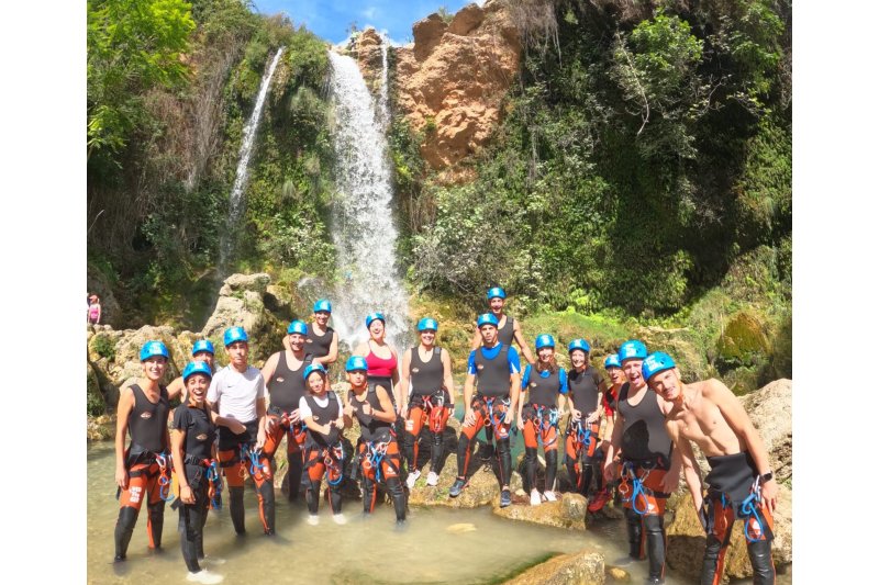 Dues dotzenes de joves s’inicien en el barranquisme de la mà de la Regidoria de Joventut d’Ondara Dues dotzenes de joves s’inicien en el barranquisme de la mà de la Regidoria de Joventut d’Ondara