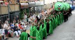 La Parida y L’Espatlà se llevan los primeros premios en un desfile de carrozas de Pedreguer puntual, colorido y que repasa temas músicals de éxito La Parida y L’Espatlà se llevan los primeros premios en un desfile de carrozas de Pedreguer puntual, colorido y que repasa temas músicals de éxito