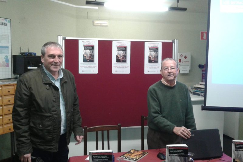 Salvador Salort presenta el llibre Revoluciones industriales, trabajo y estado del bienestar a Els Poblets Salvador Salort presenta el llibre Revoluciones industriales, trabajo y estado del bienestar a Els Poblets