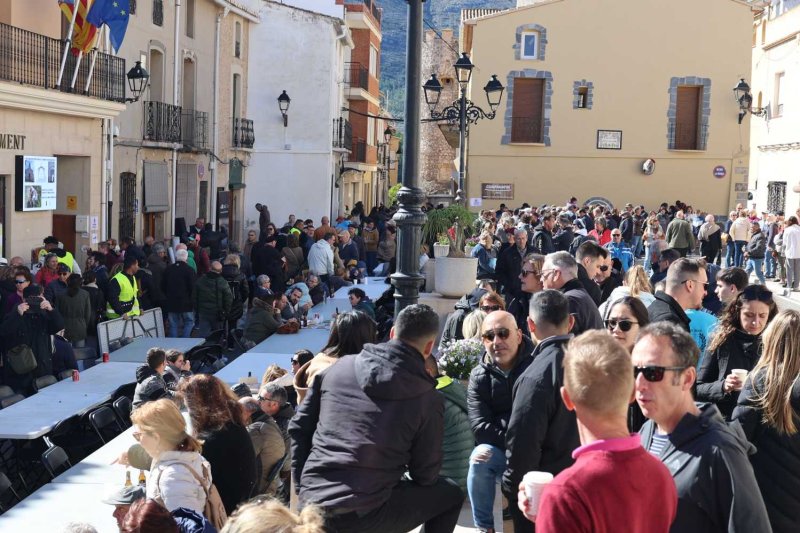 La Feria del Embutido de la Vall de Pop refuerza el potencial de la gastronomía y los vinos de la zona como producto turístico La Feria del Embutido de la Vall de Pop refuerza el potencial de la gastronomía y los vinos de la zona como producto turístico