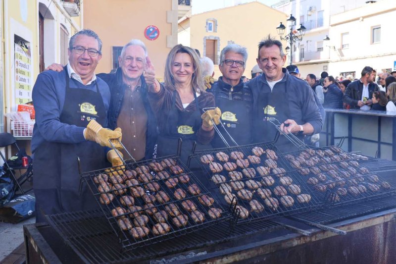 La Feria del Embutido de la Vall de Pop refuerza el potencial de la gastronomía y los vinos de la zona como producto turístico La Feria del Embutido de la Vall de Pop refuerza el potencial de la gastronomía y los vinos de la zona como producto turístico