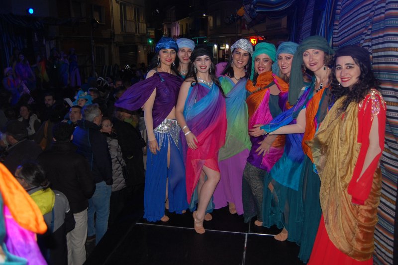 El Festival d’Arts Escèniques 2024 porta la màgia dels contes infantils als carrers de Pego per a potenciar el vessant artístic del carnestoltes El Festival d’Arts Escèniques 2024 porta la màgia dels contes infantils als carrers de Pego per a potenciar el vessant artístic del carnestoltes