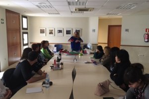 Taller de paquetería y envoltorio de regalos para comerciantes