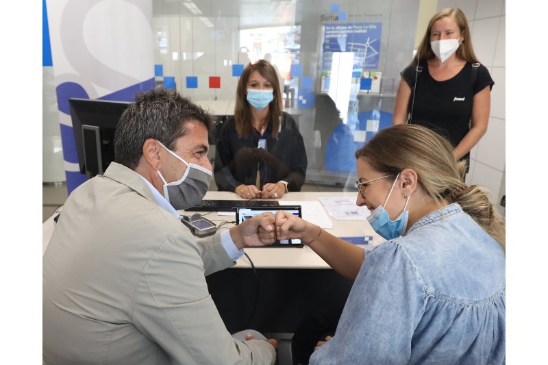 Suma implanta en sus oficinas un sistema de vídeo interpretación en lengua de signos  Suma implanta en sus oficinas un sistema de vídeo interpretación en lengua de signos
