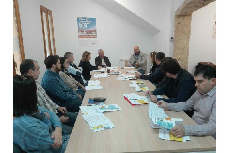 El Ayuntamiento de Dénia y los empresarios comienzan a trabajar de cara al próximo año El Ayuntamiento de Dénia y los empresarios comienzan a trabajar de cara al próximo año