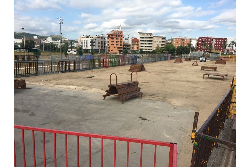 Els bous al carrer del Santíssim Crist de Gata estrenen corro al recinte de l’antic camp de futbol Els bous al carrer del Santíssim Crist de Gata estrenen corro al recinte de l’antic camp de futbol