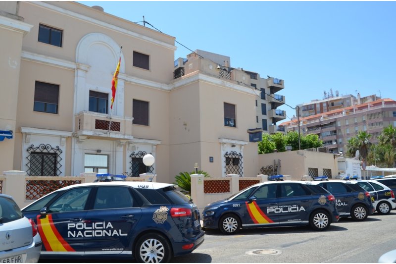 La Policía Nacional  detiene a tres hombres cuando estaba a punto de robar en un chalet de Dénia  La Policía Nacional  detiene a tres hombres cuando estaba a punto de robar en un chalet de Dénia