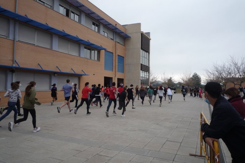 La Cursa Nadalenca i Solidària de l’Institut de Pedreguer recapta aliments per a Càritas La Cursa Nadalenca i Solidària de l’Institut de Pedreguer recapta aliments per a Càritas