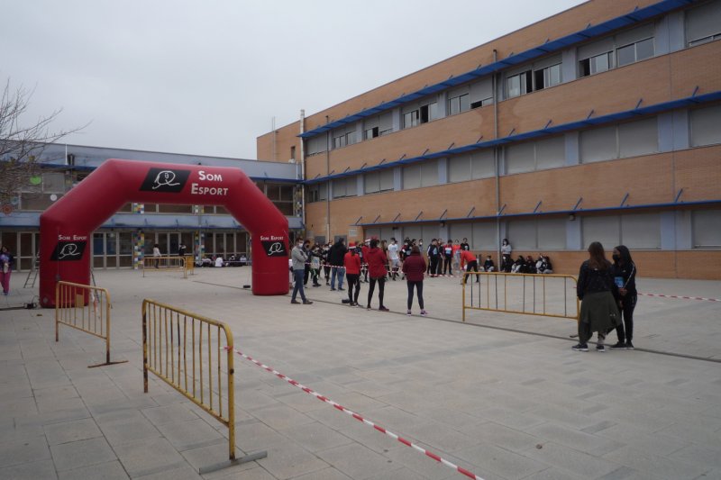 La Cursa Nadalenca i Solidària de l’Institut de Pedreguer recapta aliments per a Càritas La Cursa Nadalenca i Solidària de l’Institut de Pedreguer recapta aliments per a Càritas