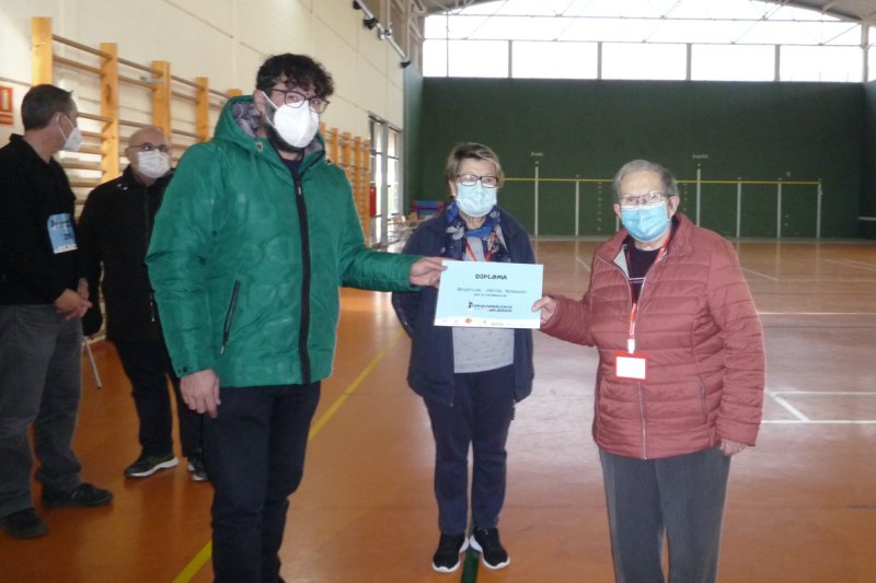 La Cursa Nadalenca i Solidària de l’Institut de Pedreguer recapta aliments per a Càritas La Cursa Nadalenca i Solidària de l’Institut de Pedreguer recapta aliments per a Càritas