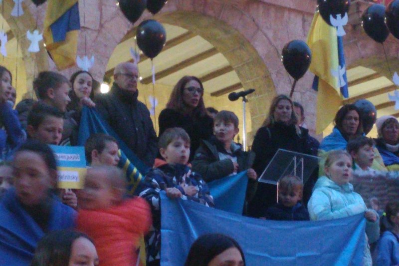 Una manifestación contra la invasión rusa recorre las calles del centro de Dénia  Una manifestación contra la invasión rusa recorre las calles del centro de Dénia