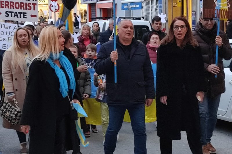 Una manifestación contra la invasión rusa recorre las calles del centro de Dénia  Una manifestación contra la invasión rusa recorre las calles del centro de Dénia