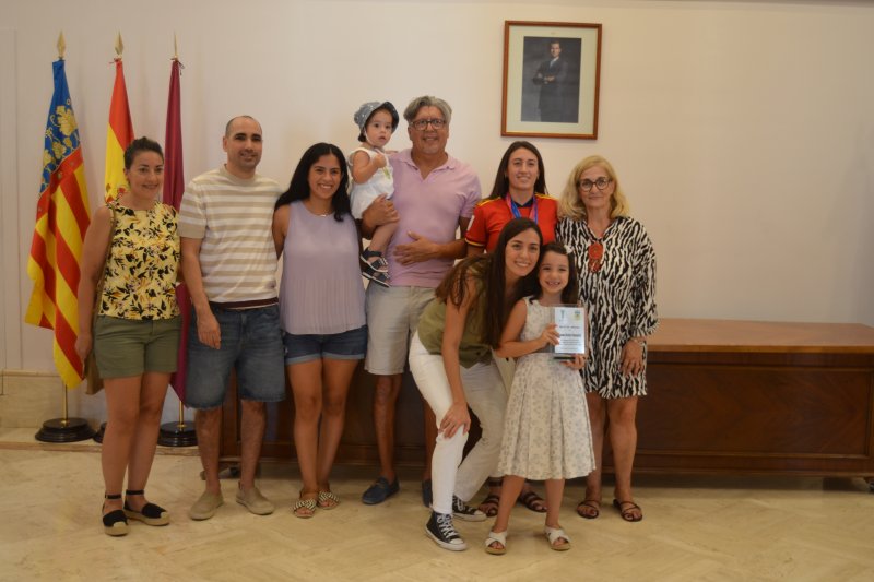 Gran recibimiento a Fiamma Benítez en Dénia  Gran recibimiento a Fiamma Benítez en Dénia