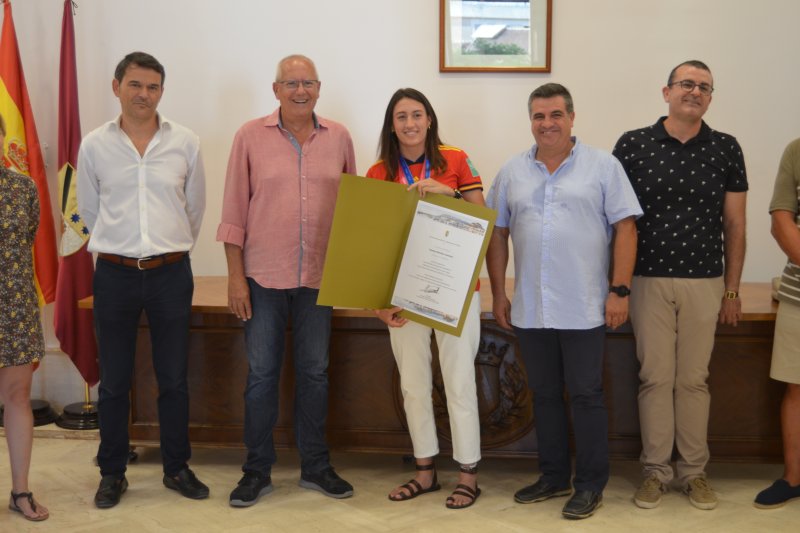 Gran recibimiento a Fiamma Benítez en Dénia  Gran recibimiento a Fiamma Benítez en Dénia