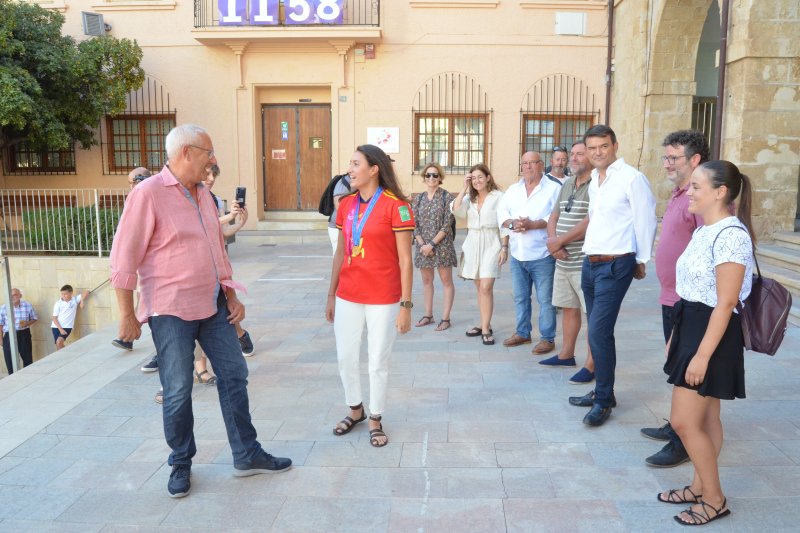 Gran recibimiento a Fiamma Benítez en Dénia  Gran recibimiento a Fiamma Benítez en Dénia