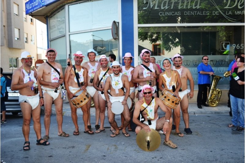La cabalgata de disfraces llena las calles de humor, originalidad y buen ambiente La cabalgata de disfraces llena las calles de humor, originalidad y buen ambiente
