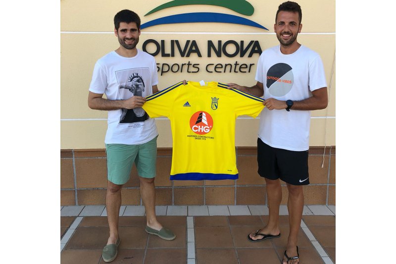 El CD Dénia comienza los entrenamientos cerrando el fichaje de un mediocentro de la Segunda División inglesa El CD Dénia comienza los entrenamientos cerrando el fichaje de un mediocentro de la Segunda División inglesa