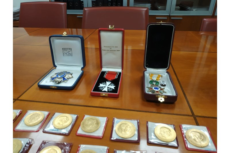 La Generalitat subasta medallas nazis y franquistas y monedas pertenecientes a una mujer alemana que vivía en Dénia  La Generalitat subasta medallas nazis y franquistas y monedas pertenecientes a una mujer alemana que vivía en Dénia
