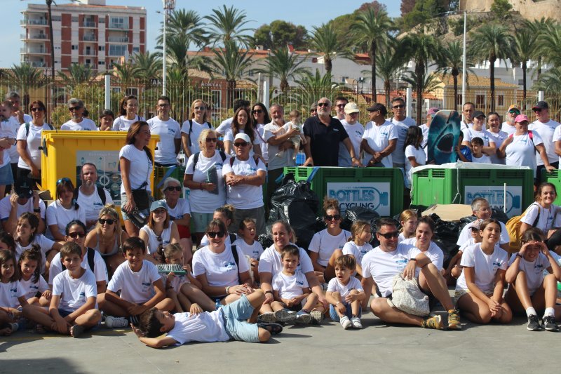 La jornada de limpieza marina de Dénia recoge más de 300 kilos de residuos La jornada de limpieza marina de Dénia recoge más de 300 kilos de residuos