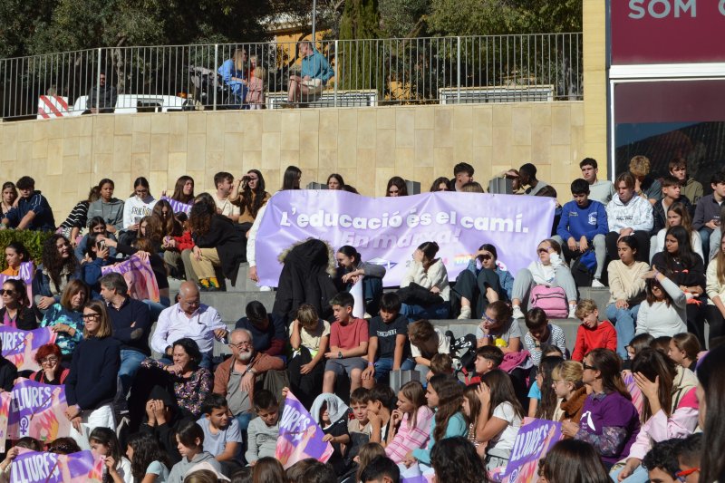 Dénia clama por una vida libre de violencias y de miedo Dénia clama por una vida libre de violencias y de miedo