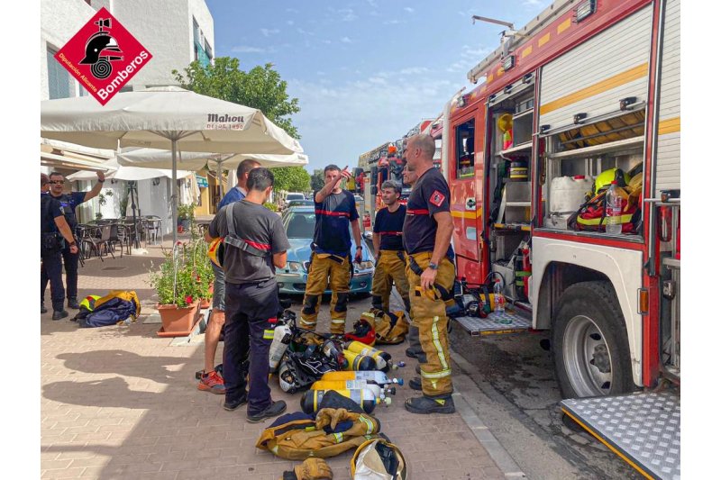 Los bomberos sofocan un incendio en una vivienda en la Carretera del Pla de Xàbia Los bomberos sofocan un incendio en una vivienda en la Carretera del Pla de Xàbia
