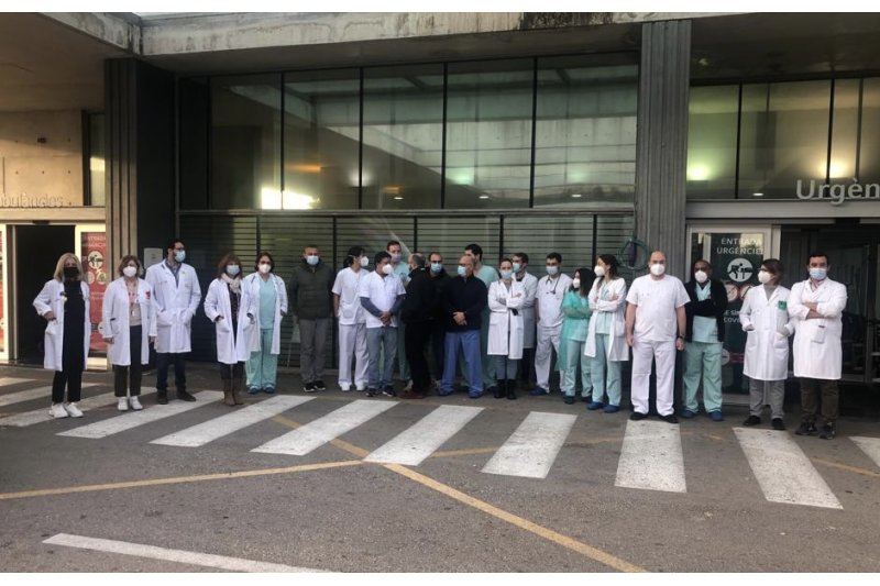El personal de Urgencias del hospital de Dénia protesta por el deterioro de los recursos humanos El personal de Urgencias del hospital de Dénia protesta por el deterioro de los recursos humanos