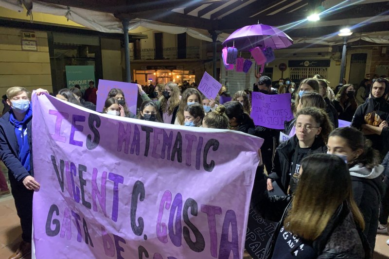 Comunitats educatives de la comarca se sumen a la manifestació del Dia de la Dona de Pedreguer Comunitats educatives de la comarca se sumen a la manifestació del Dia de la Dona de Pedreguer