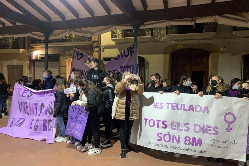 Comunitats educatives de la comarca se sumen a la manifestació del Dia de la Dona de Pedreguer Comunitats educatives de la comarca se sumen a la manifestació del Dia de la Dona de Pedreguer