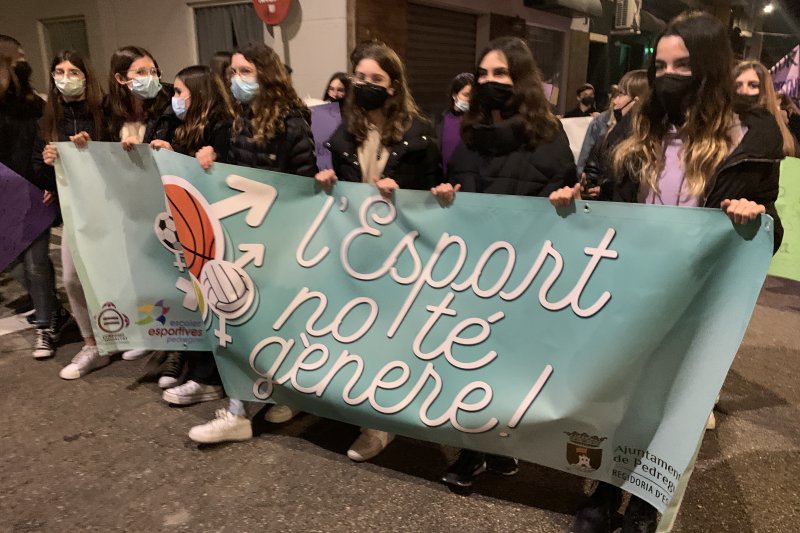Comunitats educatives de la comarca se sumen a la manifestació del Dia de la Dona de Pedreguer Comunitats educatives de la comarca se sumen a la manifestació del Dia de la Dona de Pedreguer