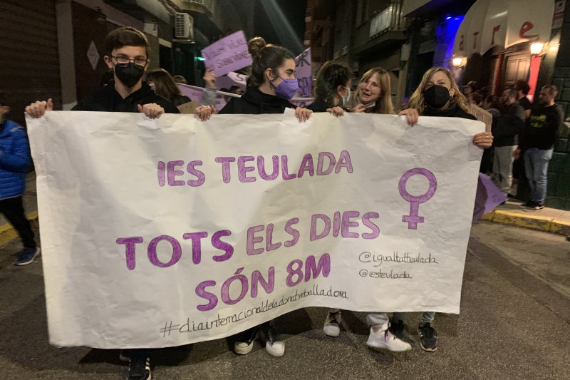 Comunitats educatives de la comarca se sumen a la manifestació del Dia de la Dona de Pedreguer Comunitats educatives de la comarca se sumen a la manifestació del Dia de la Dona de Pedreguer