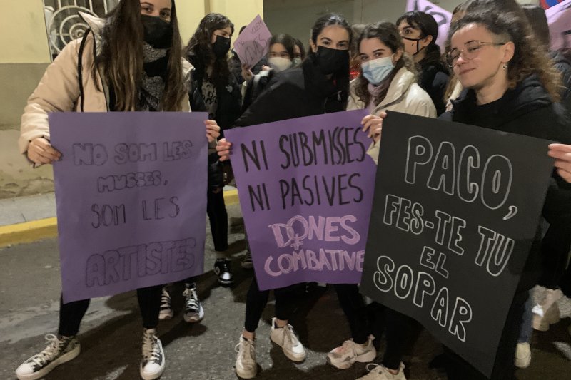 Comunitats educatives de la comarca se sumen a la manifestació del Dia de la Dona de Pedreguer Comunitats educatives de la comarca se sumen a la manifestació del Dia de la Dona de Pedreguer