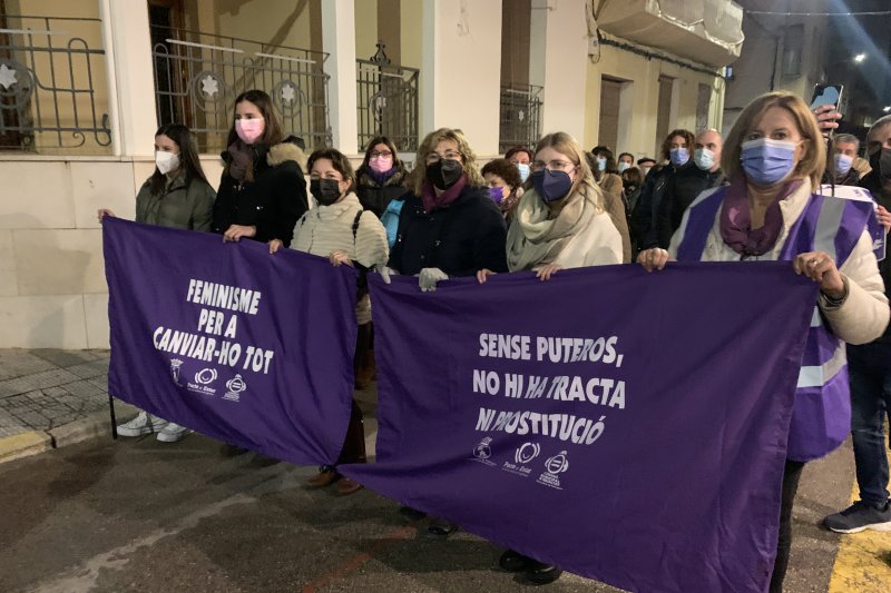 Comunitats educatives de la comarca se sumen a la manifestació del Dia de la Dona de Pedreguer Comunitats educatives de la comarca se sumen a la manifestació del Dia de la Dona de Pedreguer