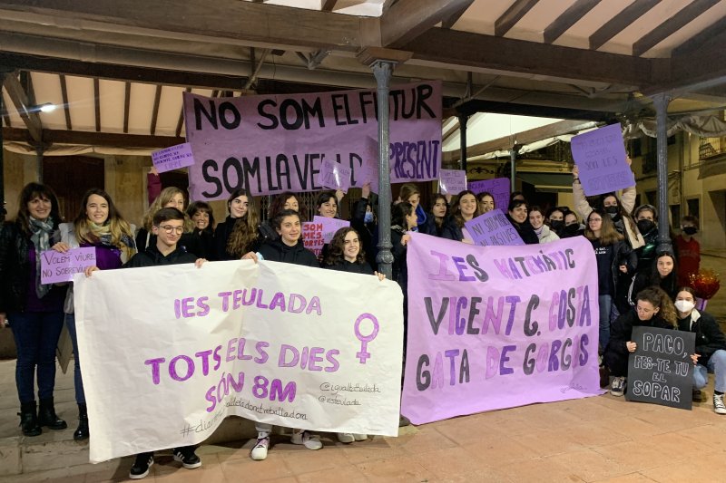 Comunitats educatives de la comarca se sumen a la manifestació del Dia de la Dona de Pedreguer Comunitats educatives de la comarca se sumen a la manifestació del Dia de la Dona de Pedreguer