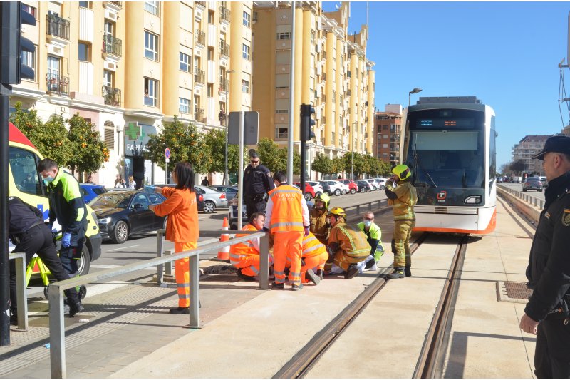 El hombre que fue atropellado por el trenet sufrió un desmayo El hombre que fue atropellado por el trenet sufrió un desmayo