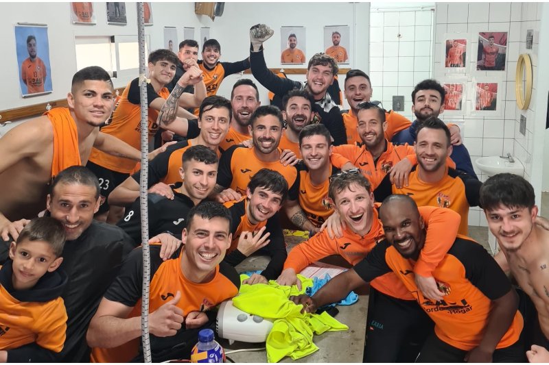 Segunda FFCV: El Orba golea y aprovecha los pinchazos de los favoritos para enchufarse a la cabeza  Segunda FFCV: El Orba golea y aprovecha los pinchazos de los favoritos para enchufarse a la cabeza