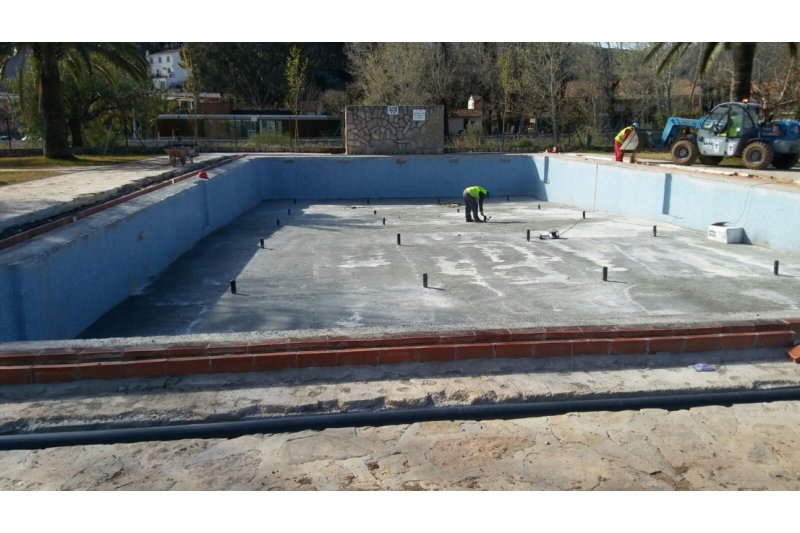 S’inicia la reforma de la piscina municipal de Xaló amb una inversió de 145.000 euros S’inicia la reforma de la piscina municipal de Xaló amb una inversió de 145.000 euros